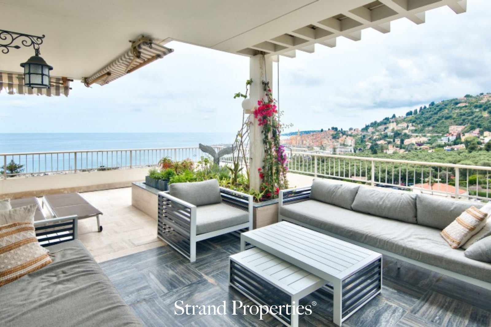 MENTON Garavan – Exceptional penthouse with rooftop terrace, swimming pool and panoramic sea views
