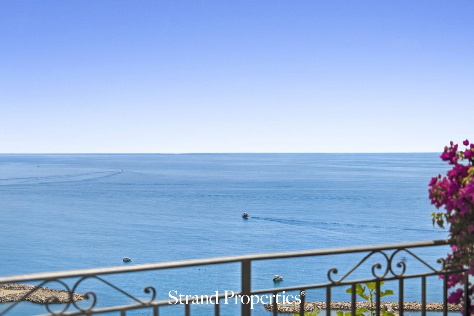 MENTON Garavan – 1–2 Bedroom Apartment, Large Terrace, Panoramic Sea View, Walking Distance to Town-Centre - Menton, Garavan