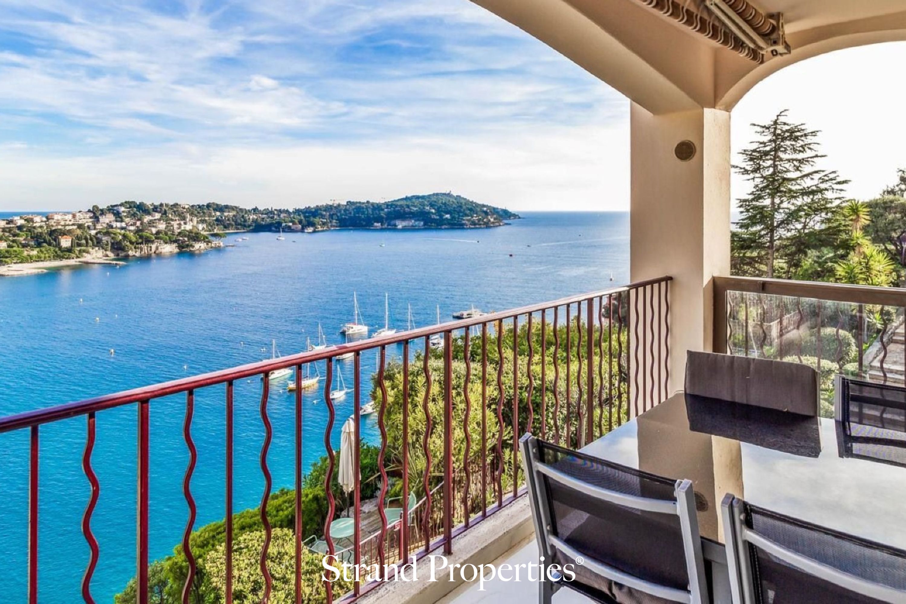 VILLEFRANCHE-SUR-MER – Renovated Apartment with Terrace and Panoramic Views over the Bay and Cap Ferrat - Basse Corniche, Villefranche-sur-Mer