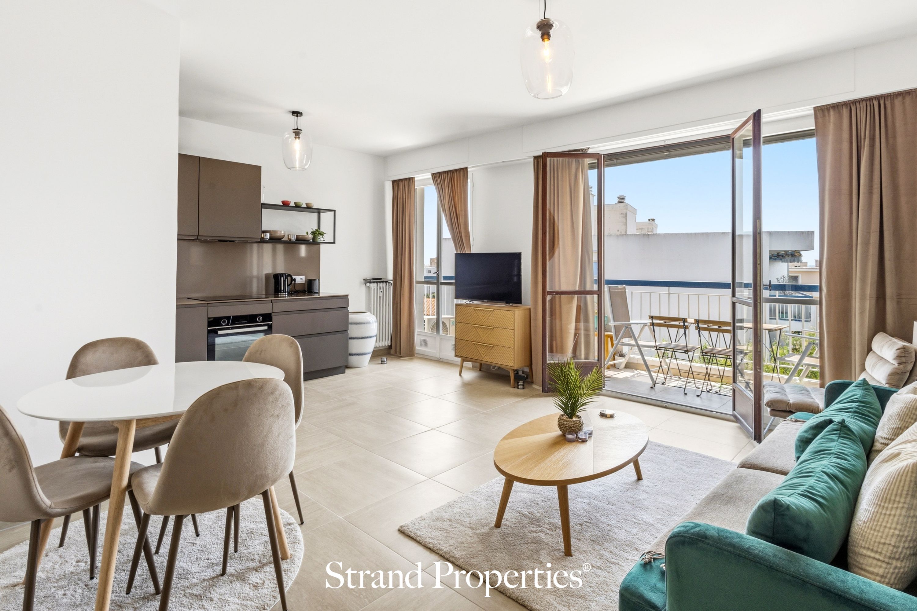 JUAN-LES-PINS – Nicely renovated 1‑bedroom apartment with a south‑facing terrace - Antibes/Juan-les-Pins