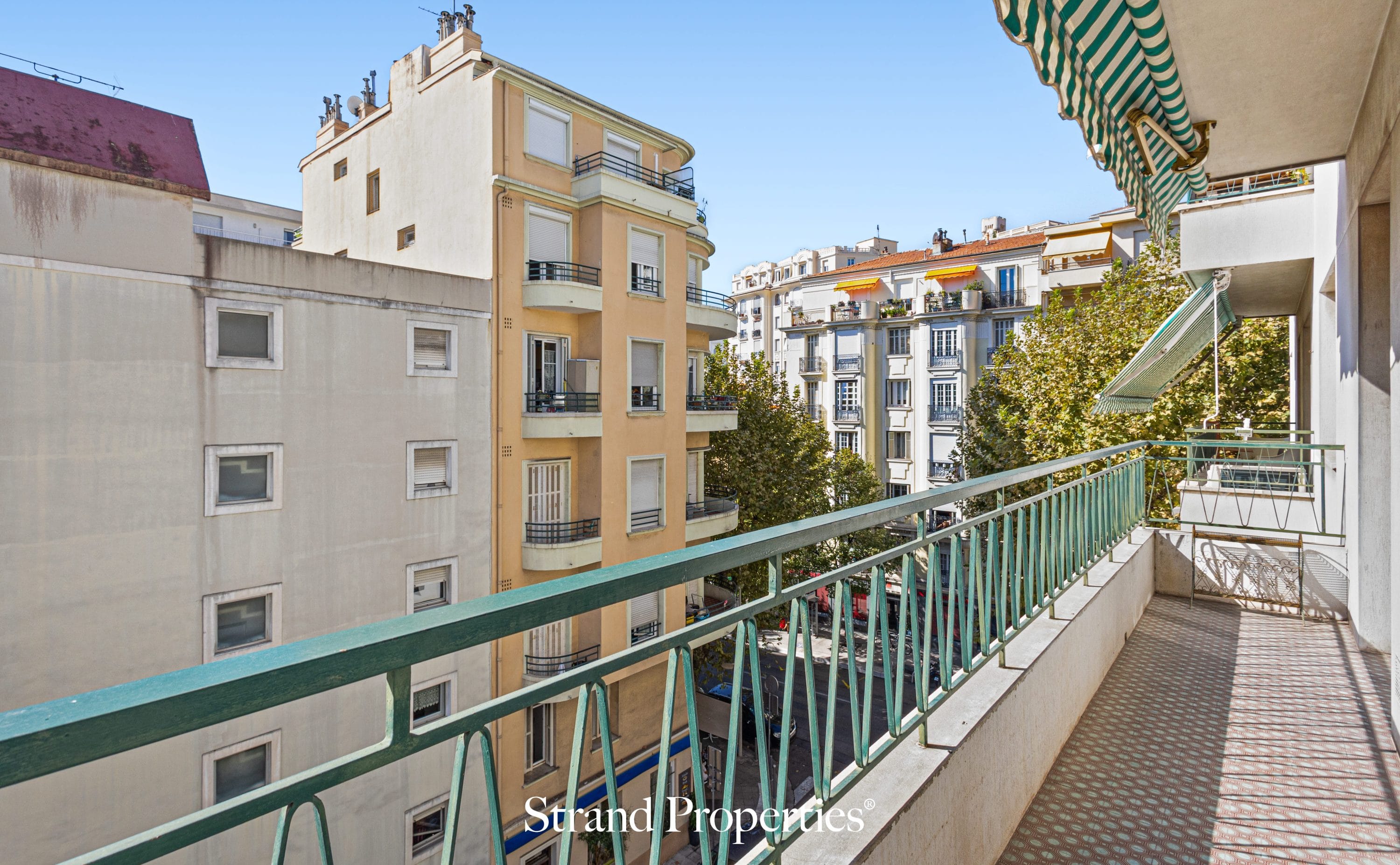 Nice Fleurs – Elegant 2-bedroom south-facing apartment with terrace on a high floor - Nice